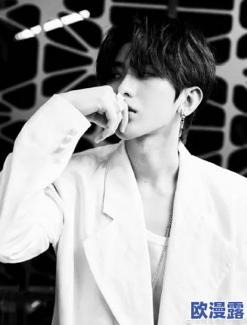 坤坤寒进寒进桃子里，绯闻男友曝光！恋情曝光引发热议，内幕揭秘惊人真相待解