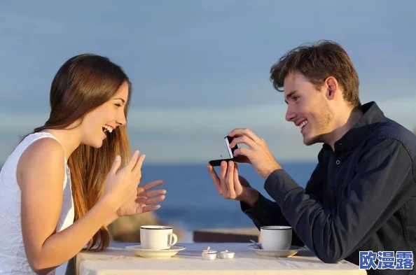 男人和女人一起相嗟嗟嗟的视频，竟然曝光了他们私下的甜蜜互动，引发网友热议与猜测！