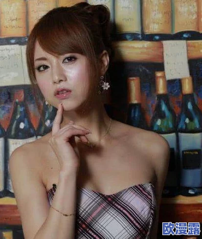 吉泽明步四虎影库：传闻她与圈内男星秘密约会，背后故事引发粉丝热议！