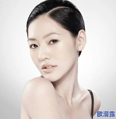 美女喷白浆！某知名女星被曝私下使用神秘护肤品，效果惊人引发热议