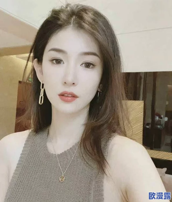 精品69：某明星与网红疑似恋情曝光，细节曝光引发热议