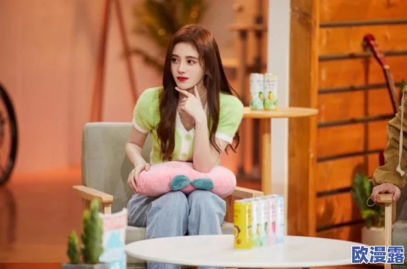 鞠婧祎被C到高潮下不了床动态图，展示了她在综艺节目中的惊艳表现及对音乐的热爱引发热议