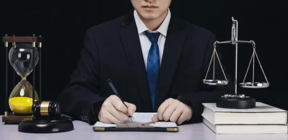 今日黑料,网红黑料：网友热议背后真相，纷纷表示对网络名人的信任度下降，呼吁加强监管与透明度