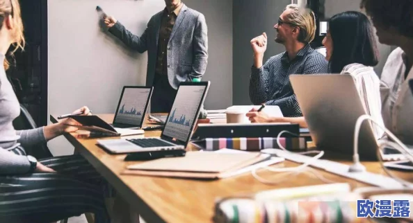 陆沉会议办公桌下：解析会议决策的潜规则与职场暗流的真实影响