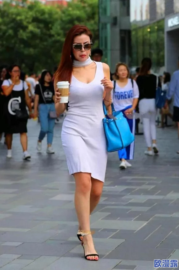 白少妇丰满BBwBBwBBw:她的生活经历与自信之路,如何在社会中找到自己的位置和价值 白少妇丰满BBwBBwBBw:她的生活经历与自信之路,如何在社会中找到自己的位置和价值