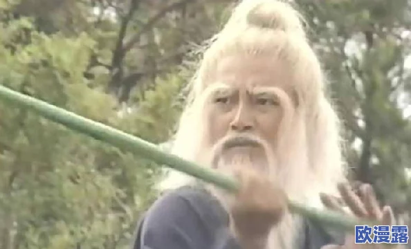 震惊！粗大湿淋淋洪七公和黄蓉竟然在深夜密会，背后隐藏着不可告人的秘密！